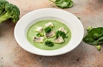 Суп из брокколи со шпинатом, хлореллой и двумя видами рыбы.jpg